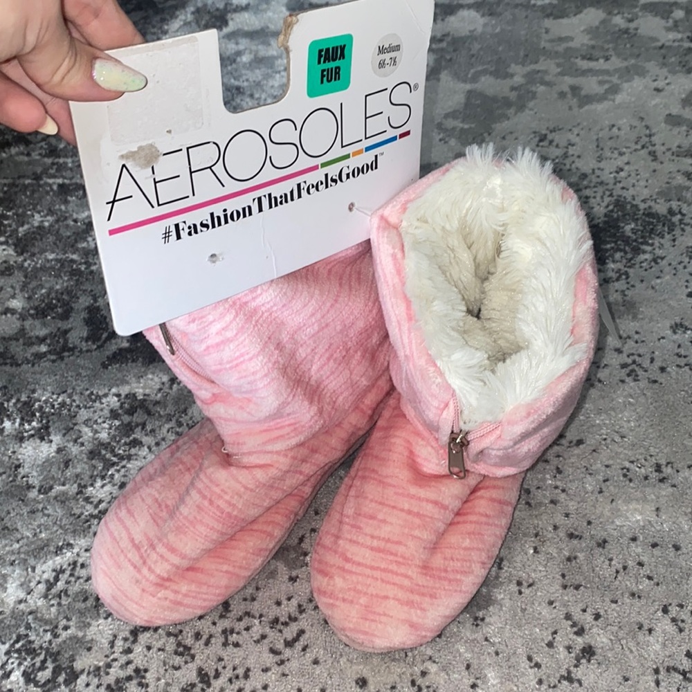 Aerosoles pink bedtime booties lined with faux fur